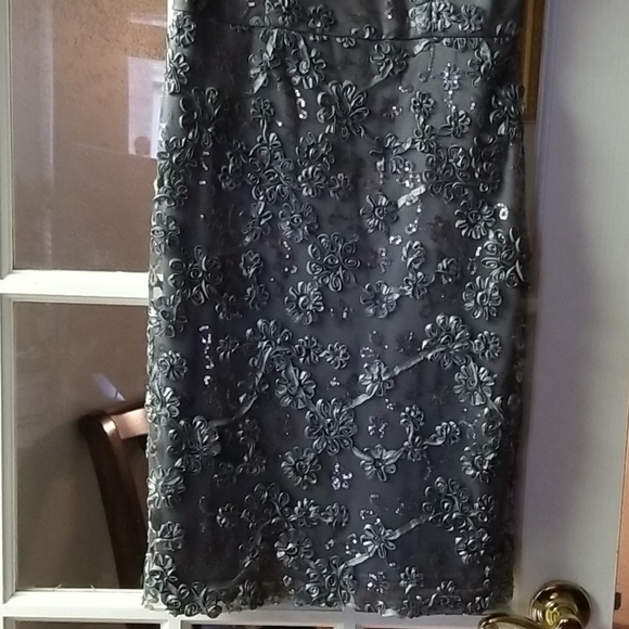 Dress - Picture 2 of 4